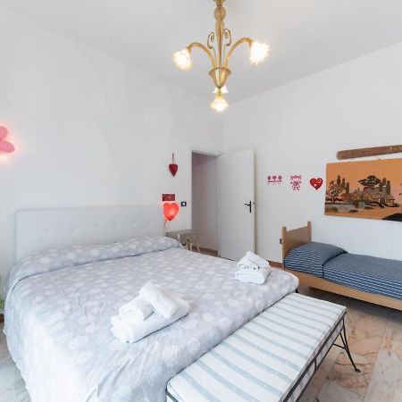 Flaminia Bright & Roomy Apartment เปซาโร ภายนอก รูปภาพ