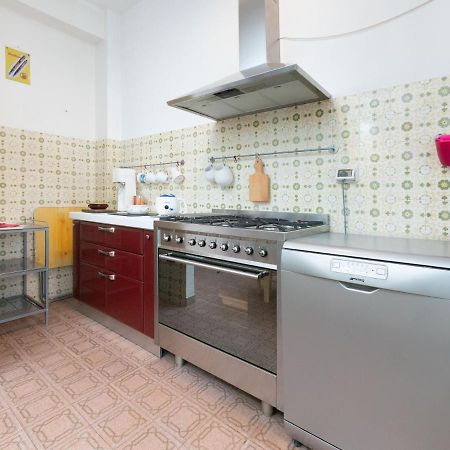 Flaminia Bright & Roomy Apartment เปซาโร ภายนอก รูปภาพ