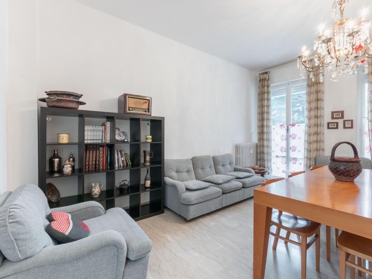Flaminia Bright & Roomy Apartment เปซาโร ภายนอก รูปภาพ