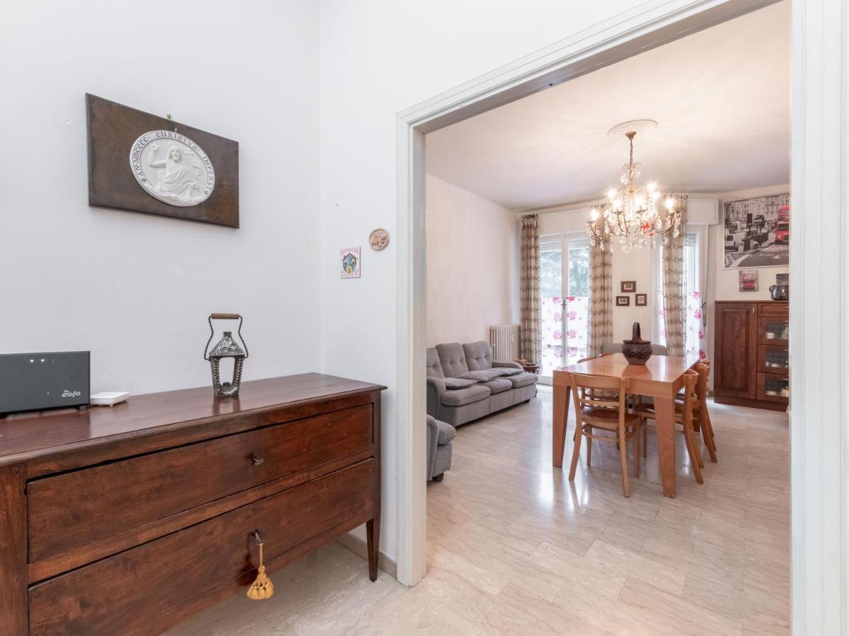 Flaminia Bright & Roomy Apartment เปซาโร ภายนอก รูปภาพ