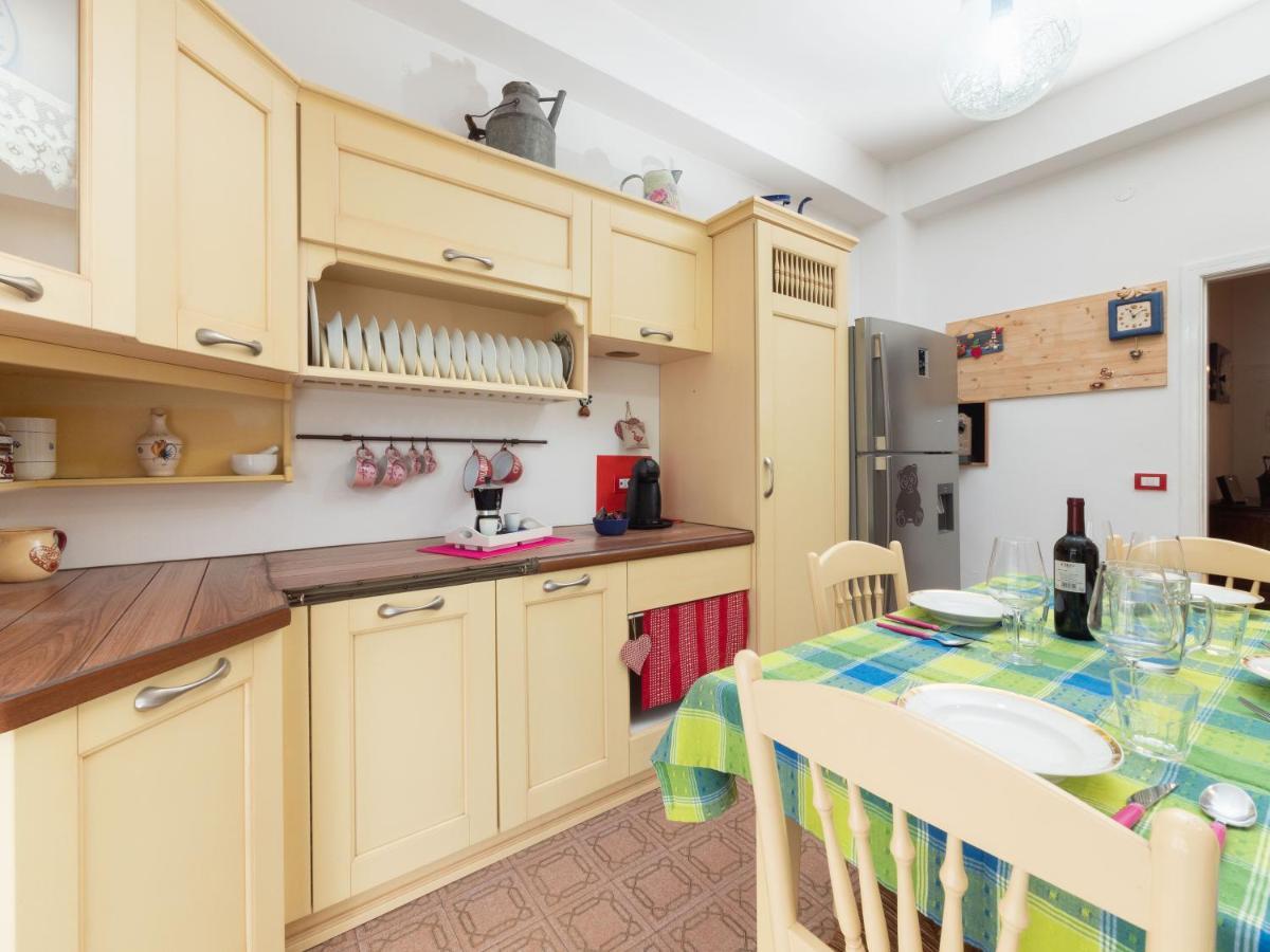 Flaminia Bright & Roomy Apartment เปซาโร ภายนอก รูปภาพ